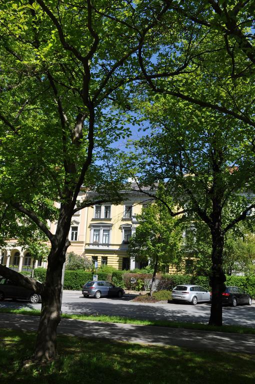 Ferienwohnung Im Univiertel Mit Garten Graz Extérieur photo